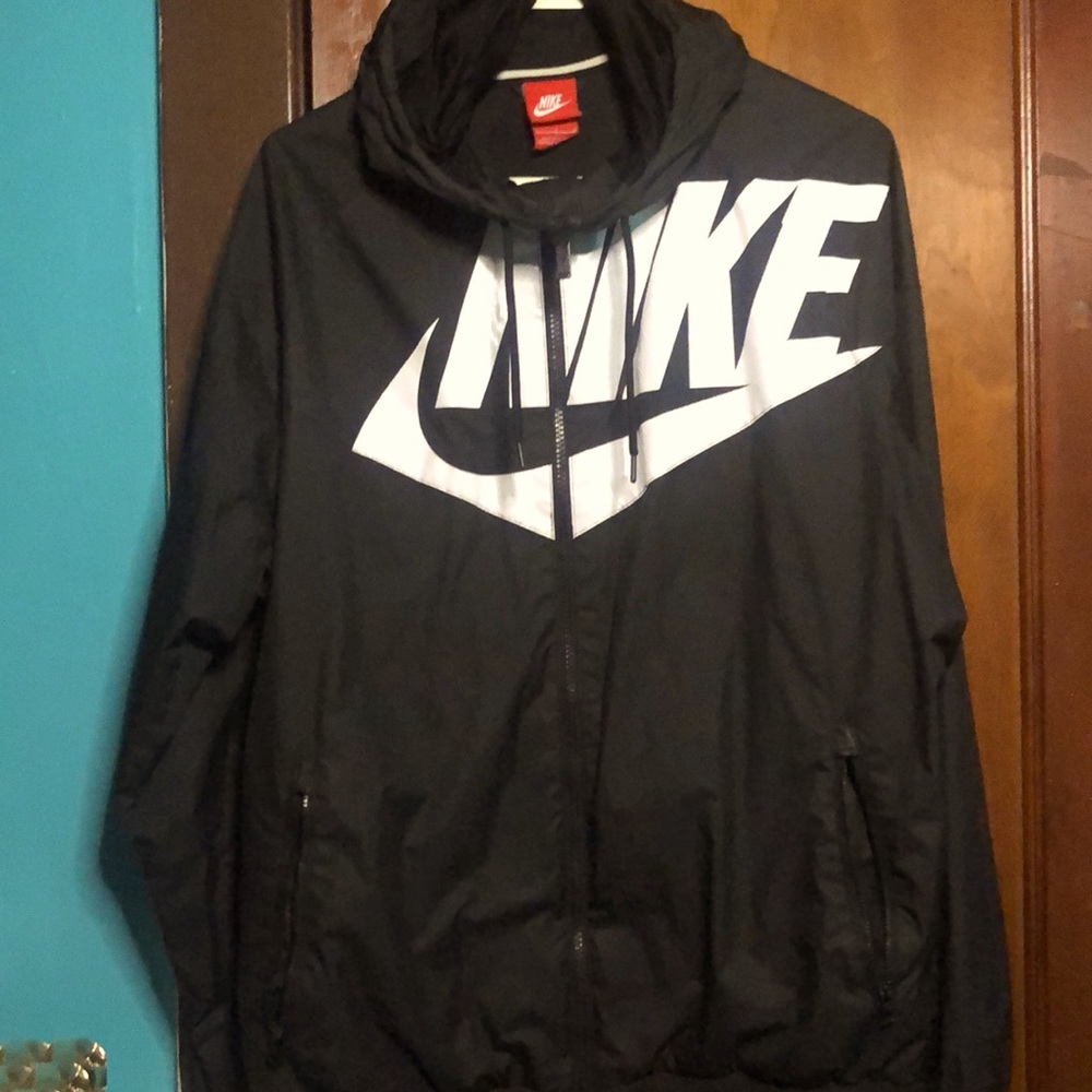 Black Nike windbreaker
